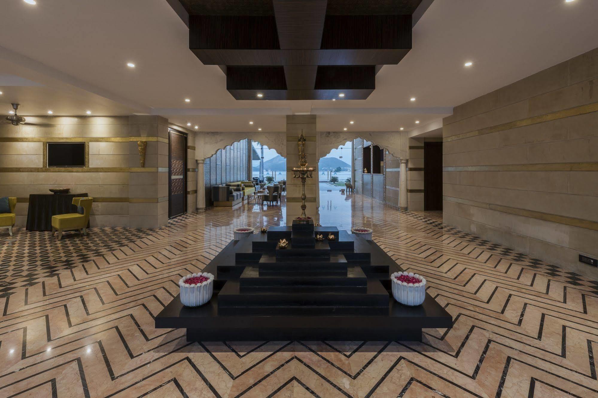 Hotel Lakend Udaipur Extérieur photo